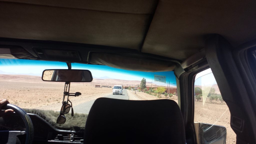 Taxi from Ouarzazate to Aït Benhaddou costs 250 dh roundtrip