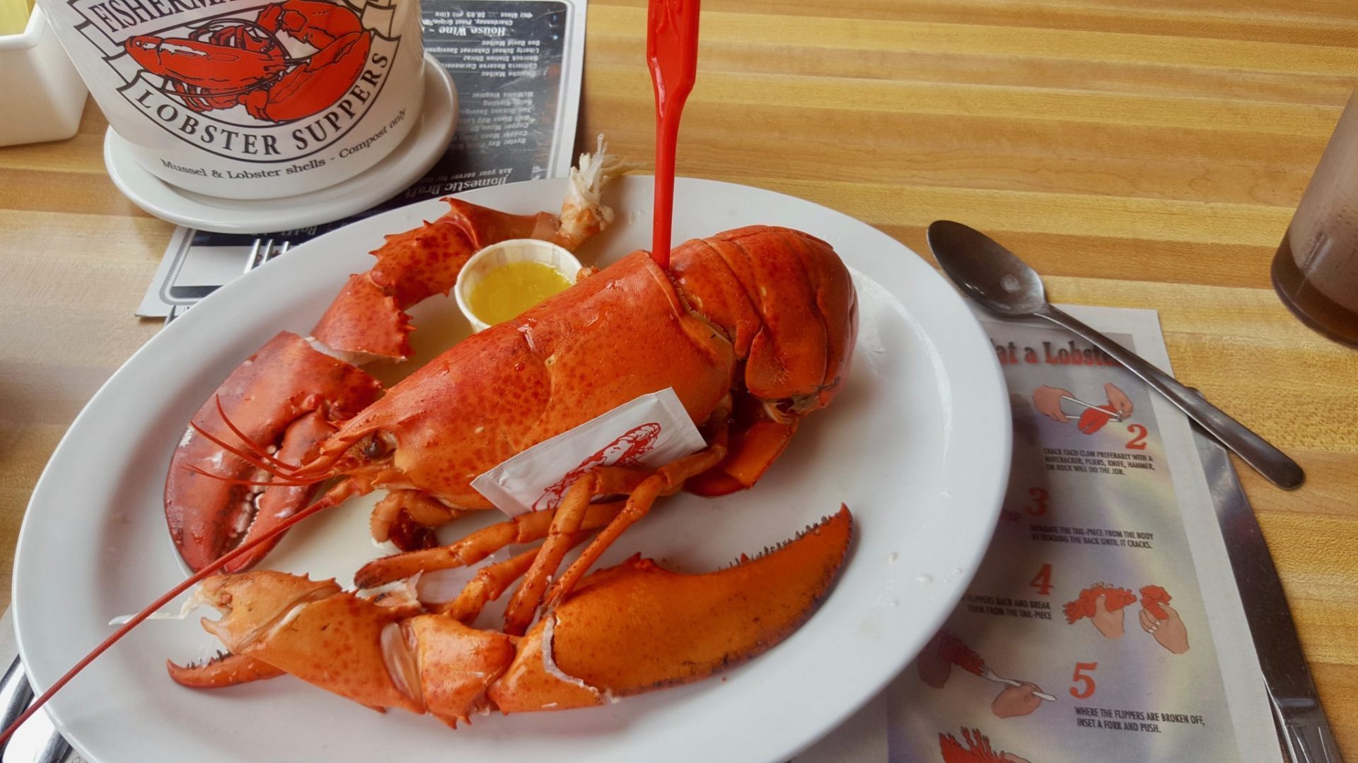 6 Best Experiences to Eat Lobster in Prince Edward Island 🦞